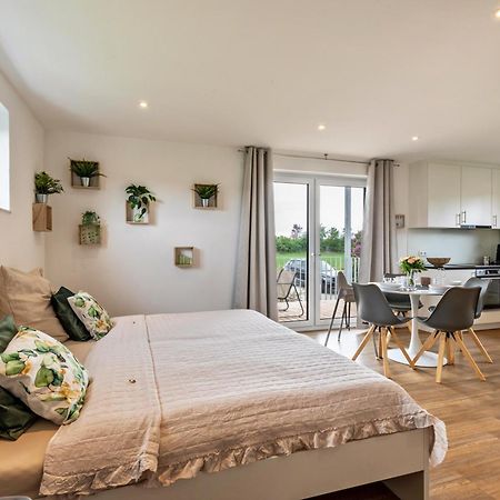 Studio 3 Parkside Apartments 군즈부르크 외부 사진