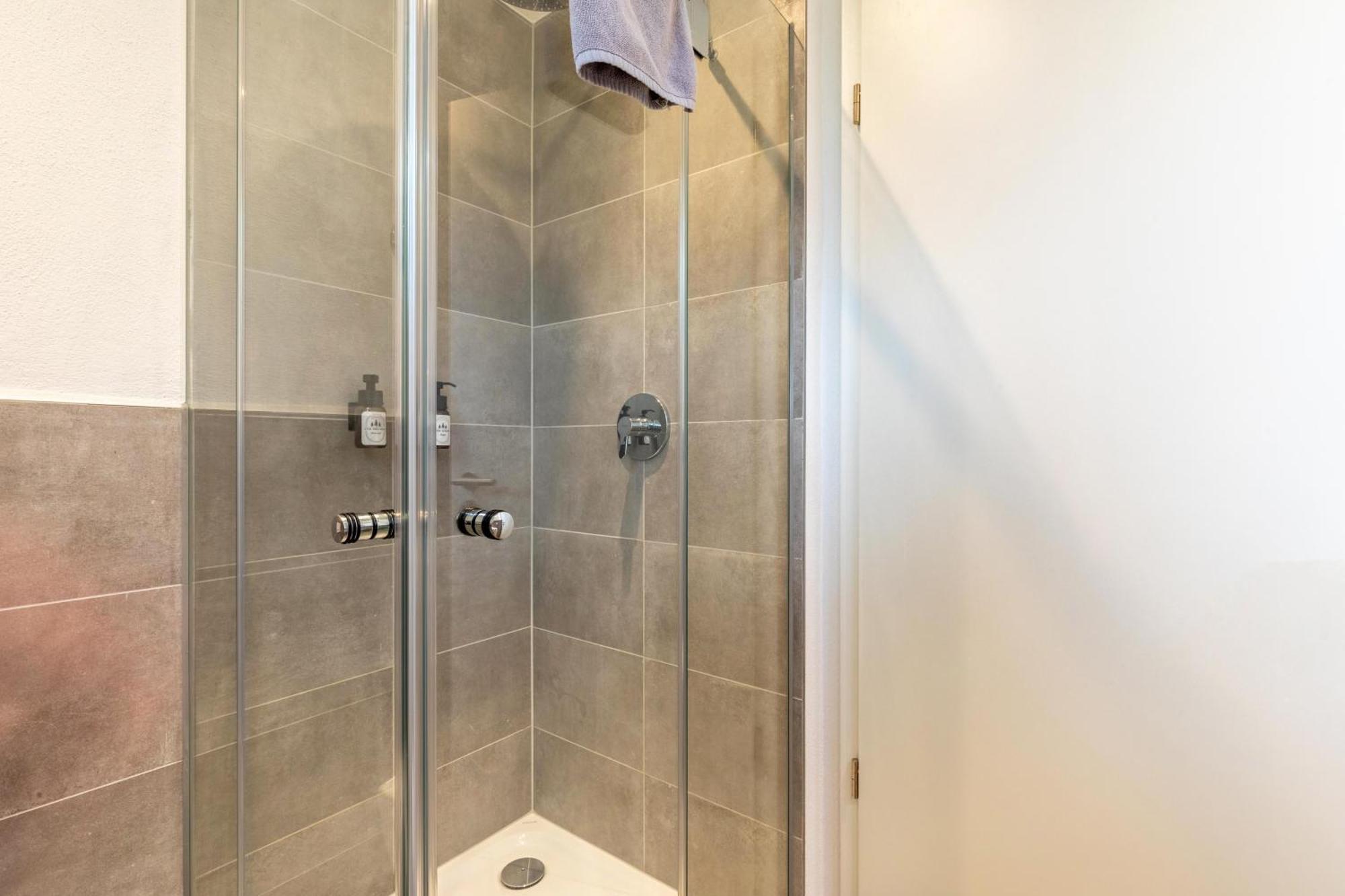 Studio 3 Parkside Apartments 군즈부르크 외부 사진