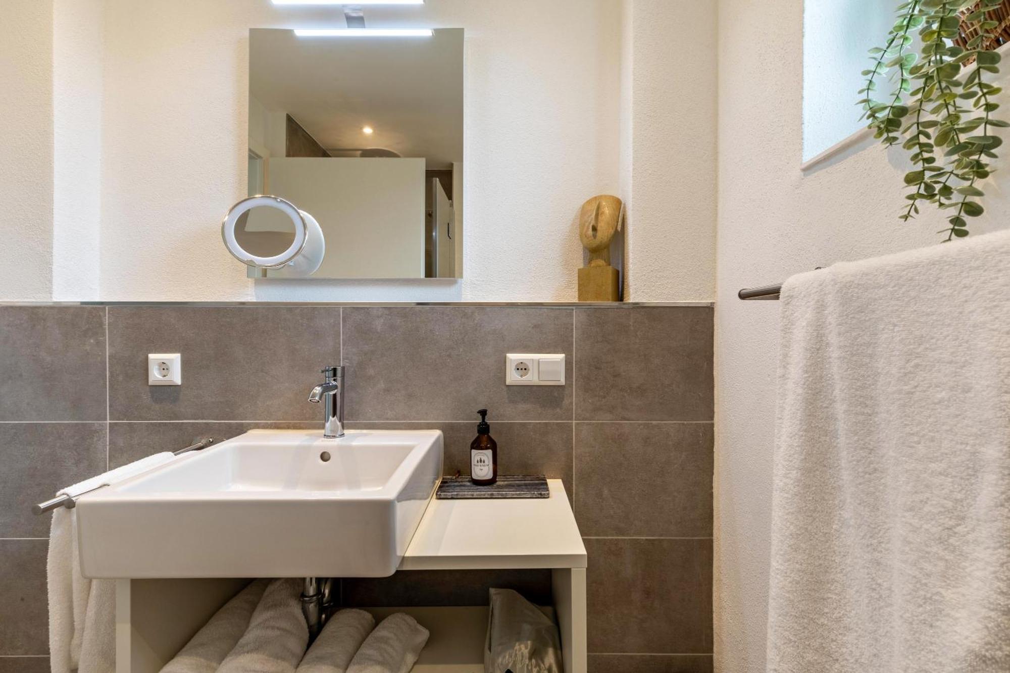 Studio 3 Parkside Apartments 군즈부르크 외부 사진